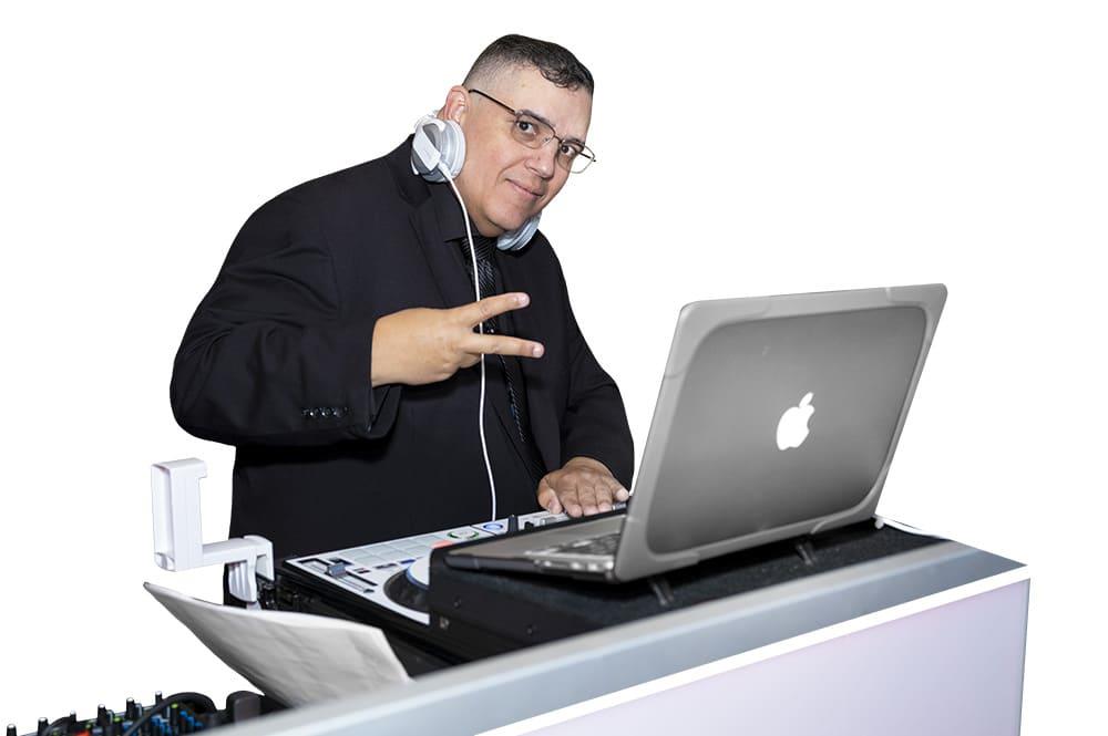 absolute-entertainment-dj-services-Cenzo